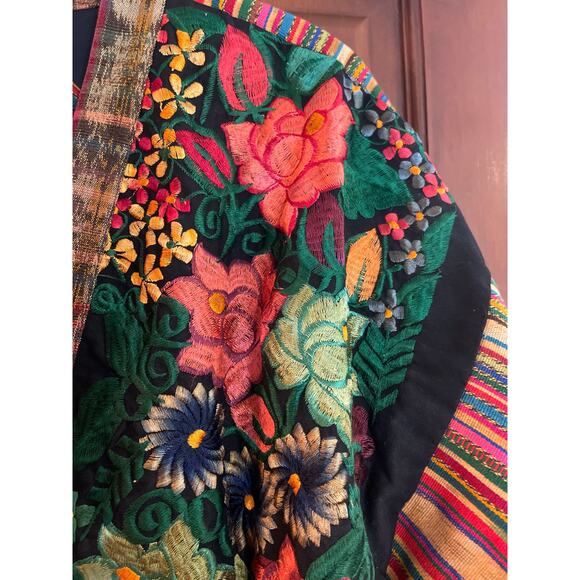 GUATEMALAN TEXTILE & VELVET
EMBROIDERED FLORAL OPEN JACKET - Picture 6 of 7